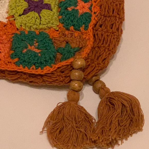 Urban Outfitters Floral Knit Crocheted Crossbody New without Tag @nfinitelyposh - Picture 3 of 4
